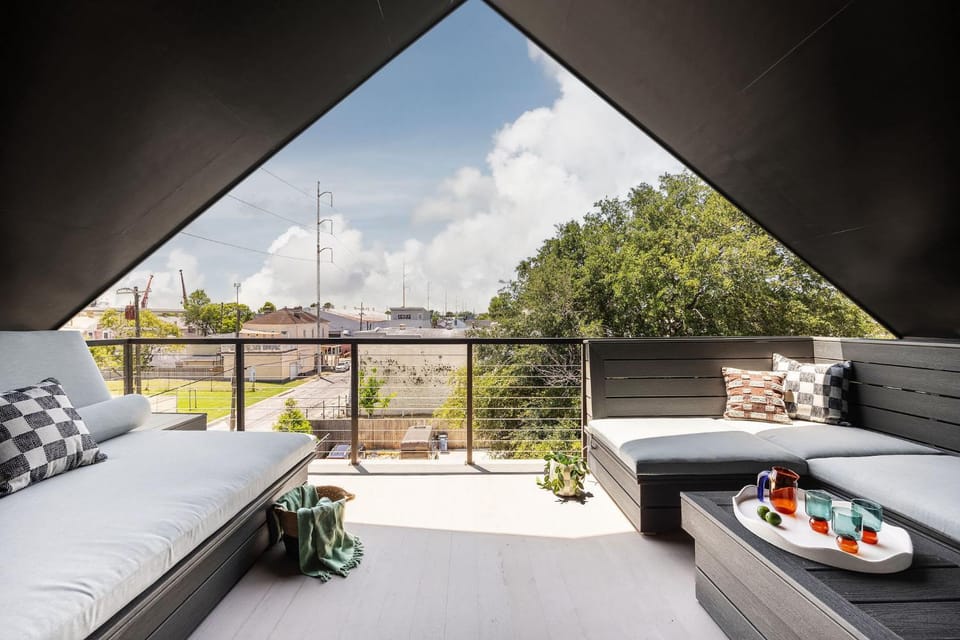 Chic NOLA Home Heated Pool & Spa House in New Orleans