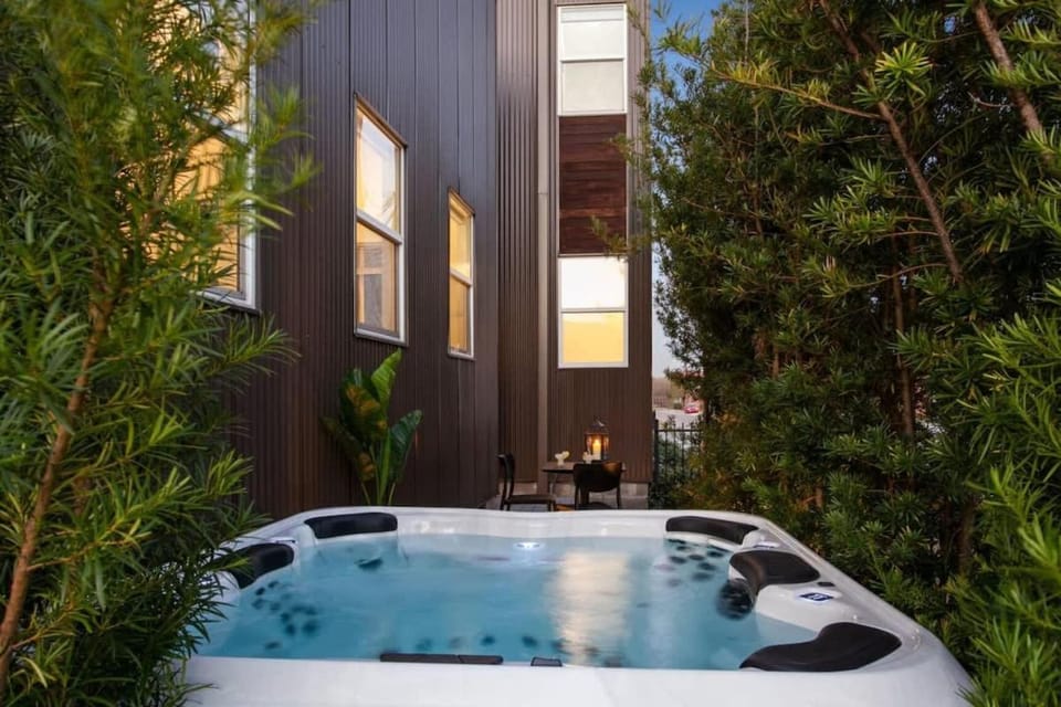 Contemporary Home Hot Tub and Rooftop Deck House in New Orleans