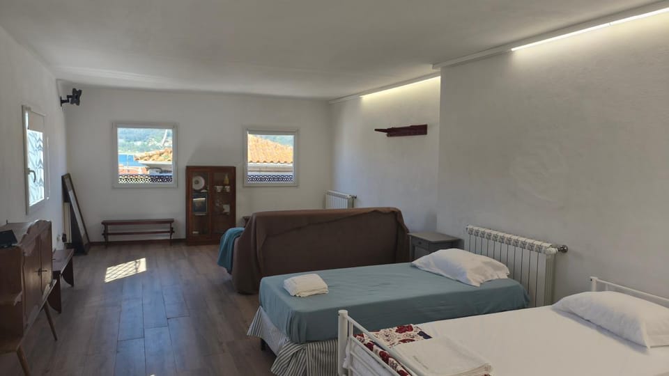 Property building, Living room, Bedroom