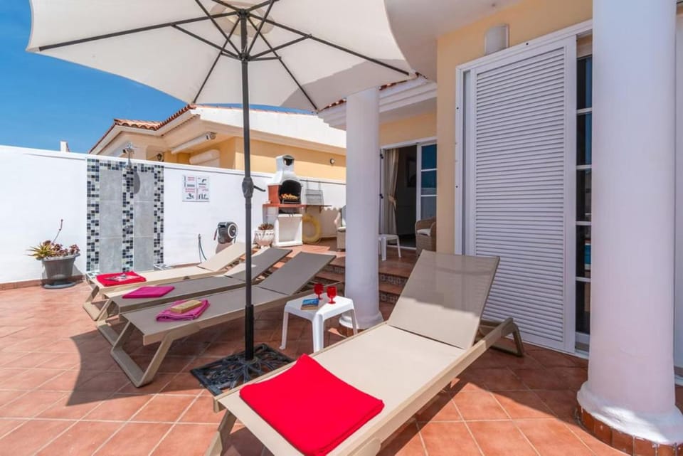 Villa Azure Wonderful 3 Bedroom Villa Private Heated Pool Villa in Avenida de la Galga