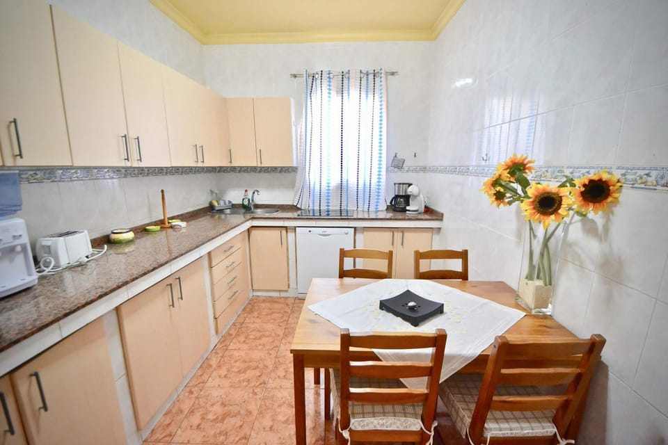 Kitchen or kitchenette, Dining area, toaster