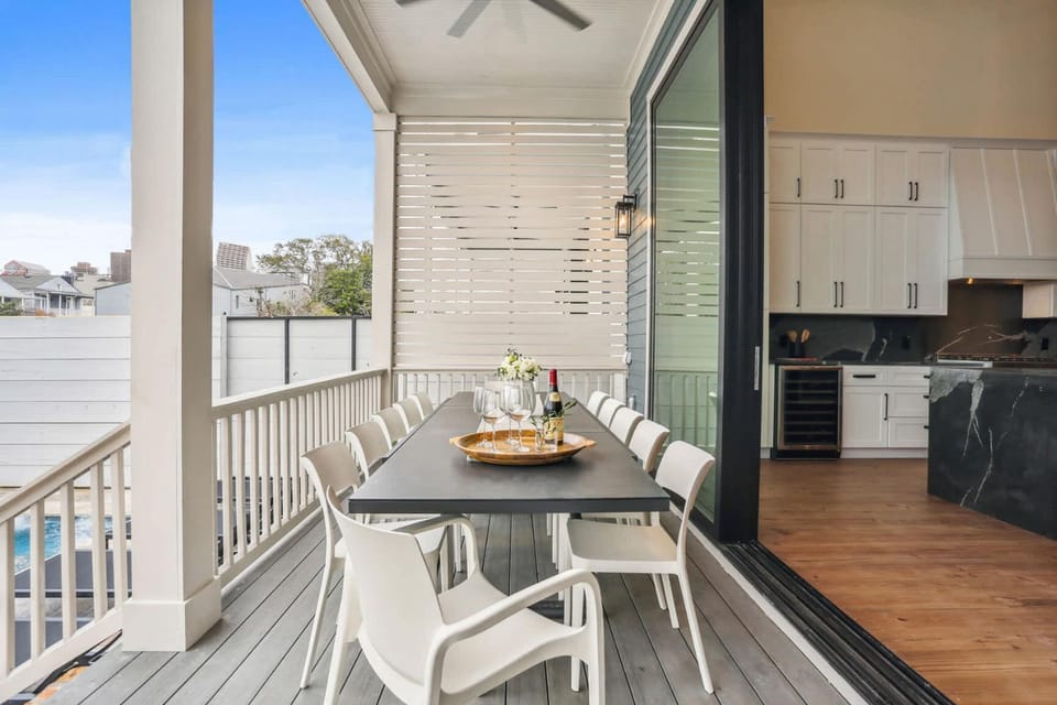 2 Designer Homes 14 Bedrooms Walk to St Charles House in Warehouse District