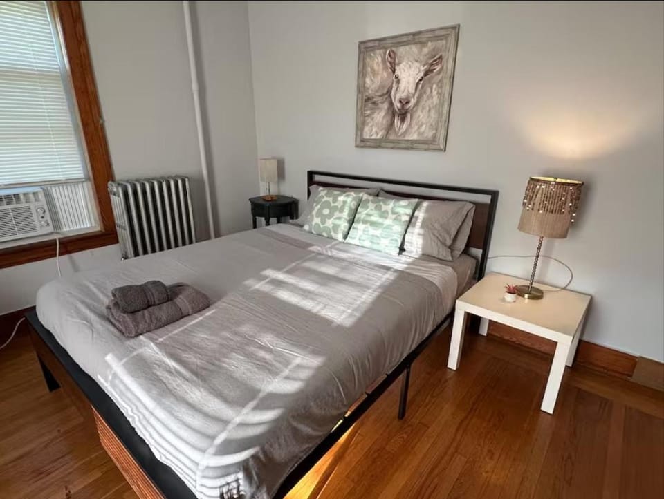 -No51- Lovely Large Room in a House - 10 min to Green Line and Red Line T Stations & Tufts University - Centrally Located at Somerville Boston Vacation rental in Somerville