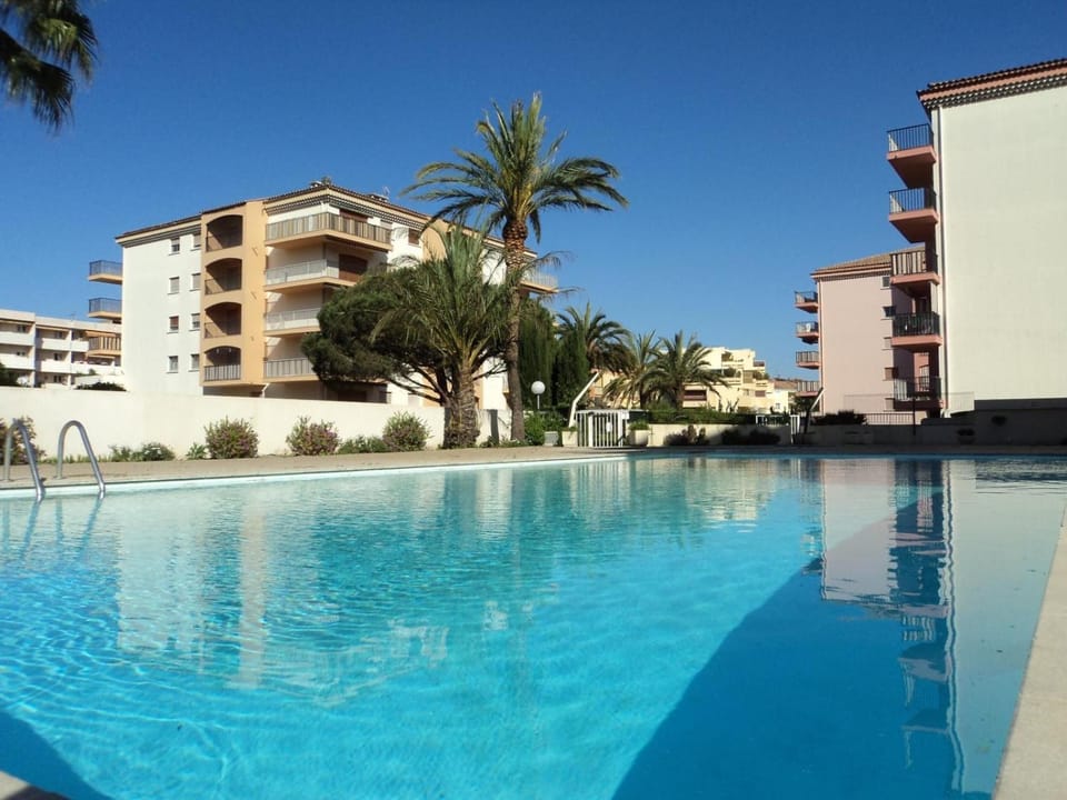 SM162 Appt Studio 2 couchages SAINTE MAXIME Apartment in Sainte-Maxime