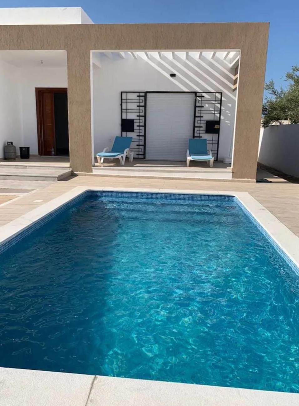 Swimming pool