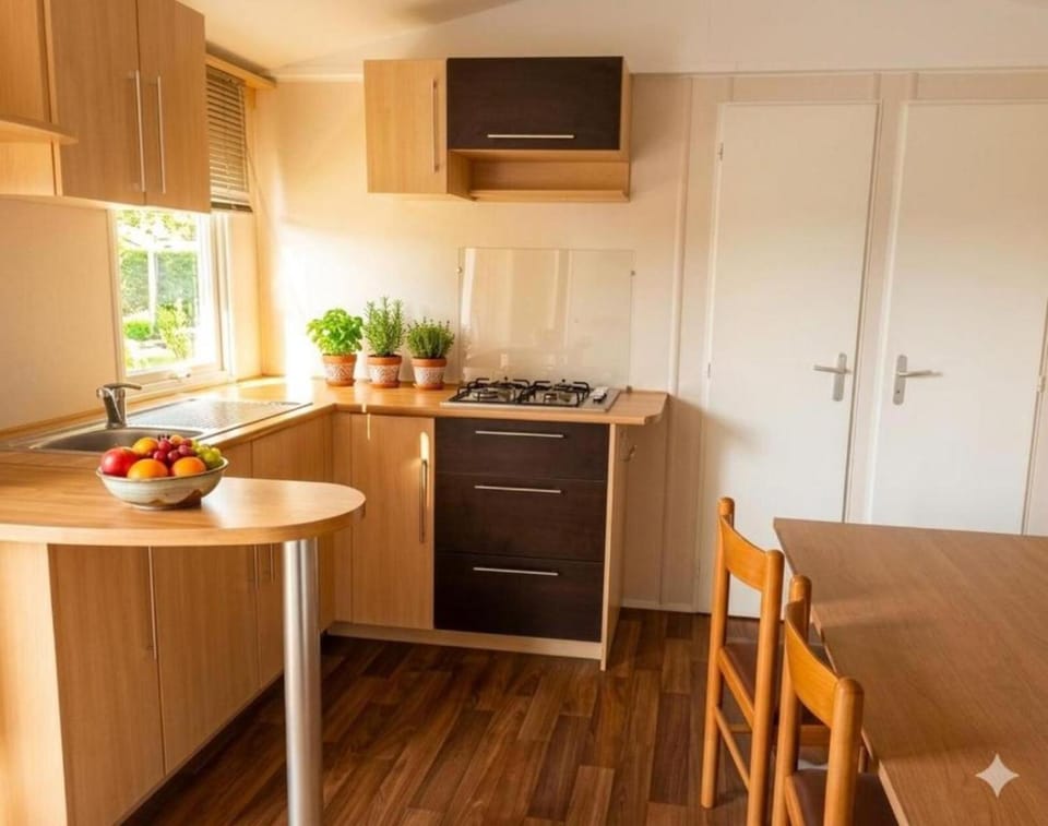 Kitchen or kitchenette, Living room, Dining area, pet friendly, stove, kitchen