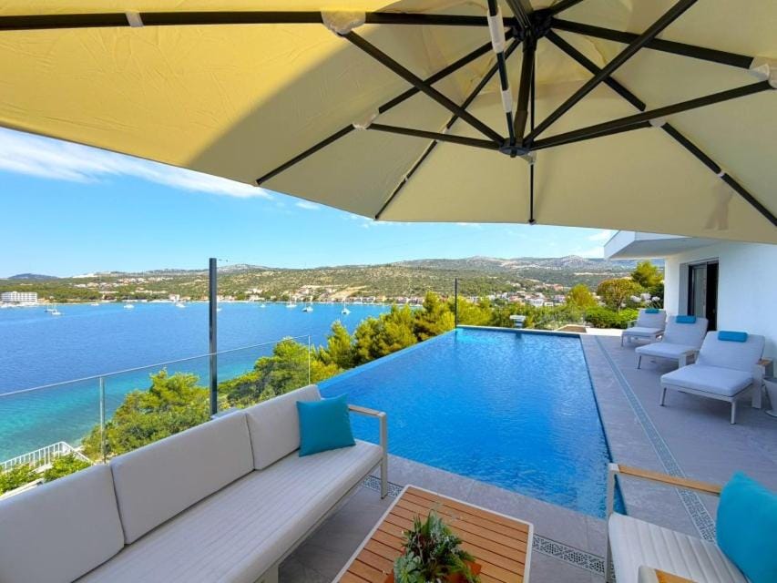 Villa Aurea Lux - Exclusive Private Spa and Infinity Pool Villa in Šibenik-Knin County, Croatia