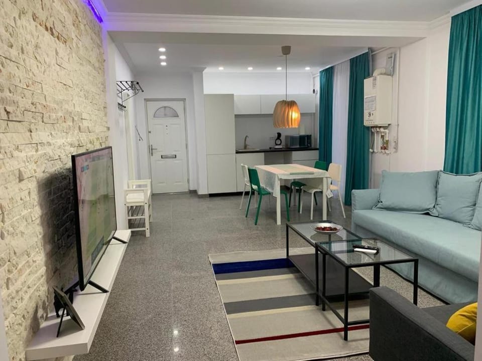 TV and multimedia, Kitchen or kitchenette, Living room