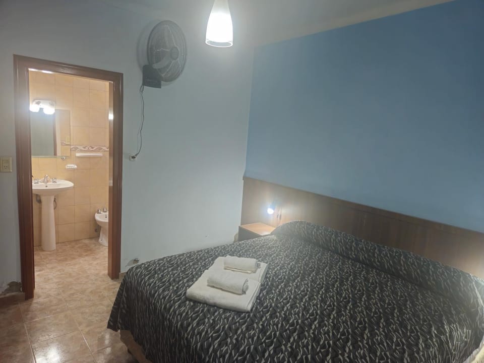Bed, Bathroom, Photo of the whole room, Bedroom, towels