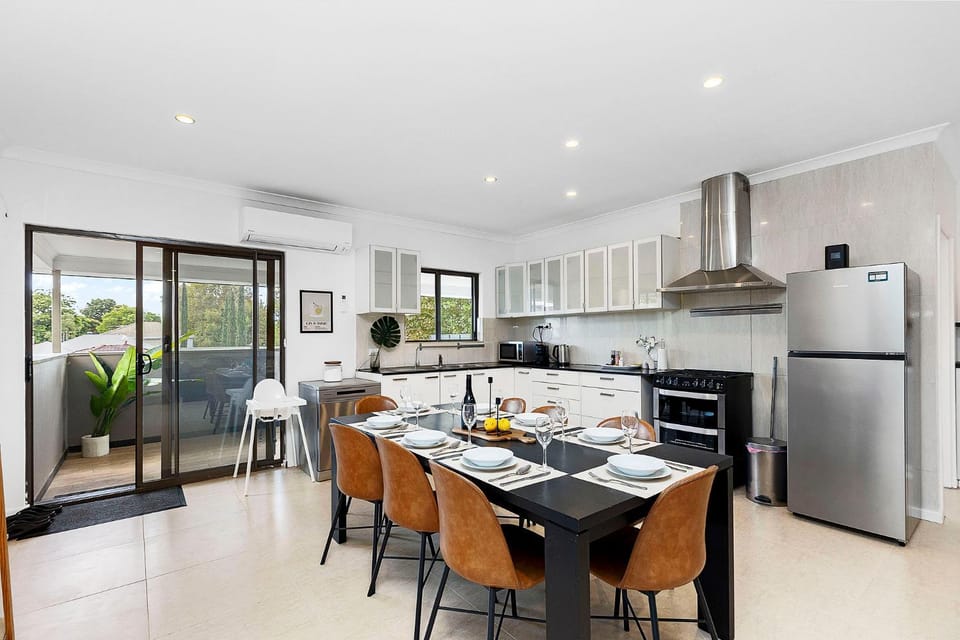 Dining area, kitchen