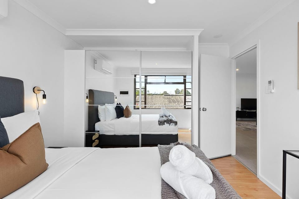 Bed, Bedroom, towels, wardrobe