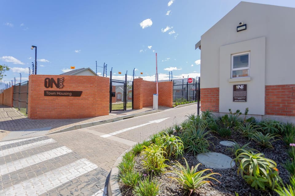 Luxury Town House 1 On York - TH77 House in Western Cape