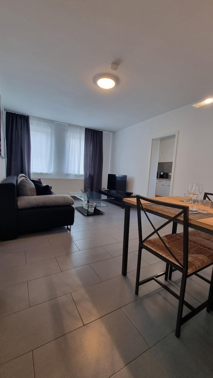 TV and multimedia, Living room, Seating area, Dining area