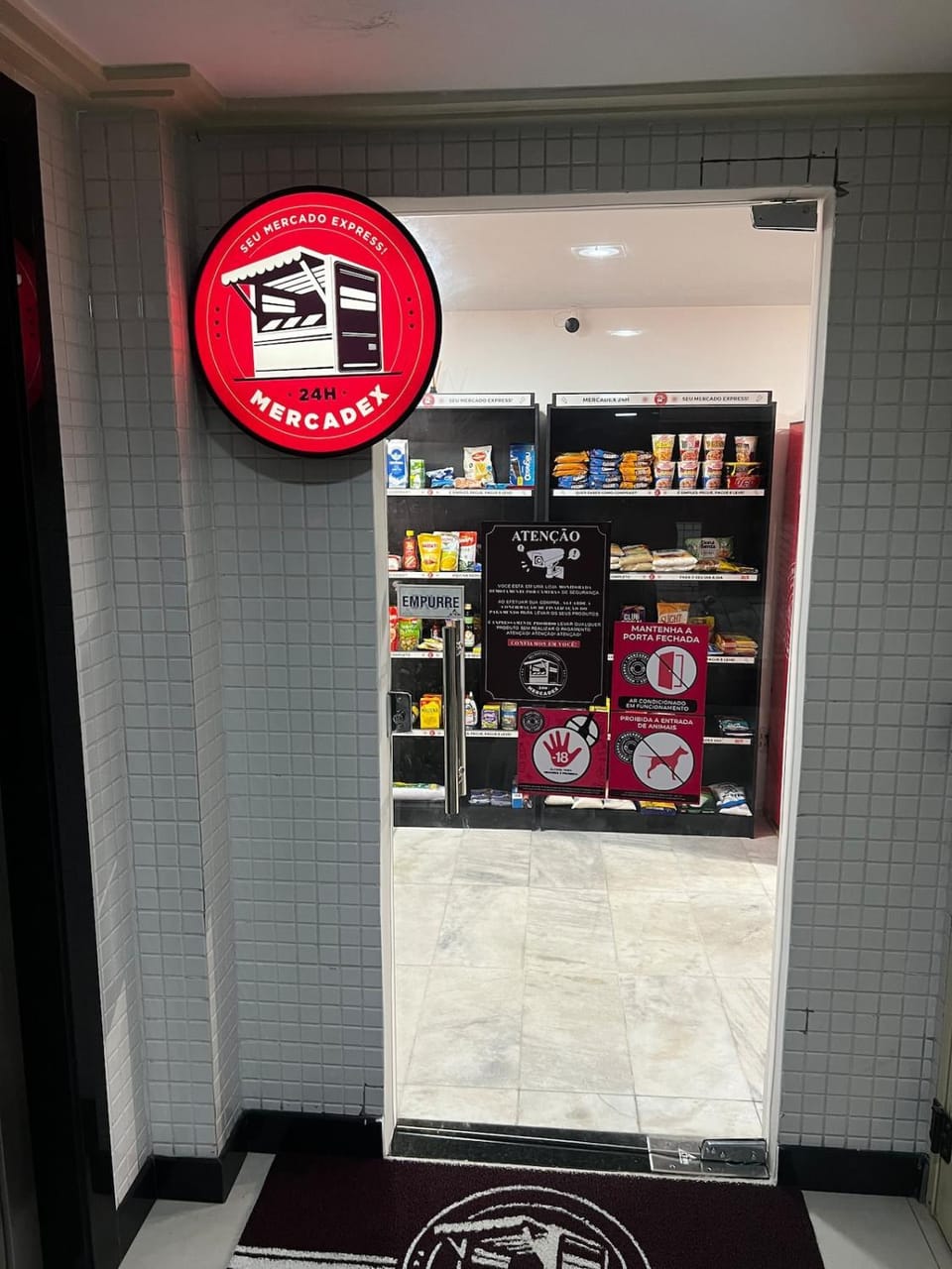 Supermarket/grocery shop
