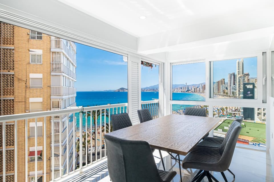 Day, Natural landscape, View (from property/room), Dining area, City view, Sea view