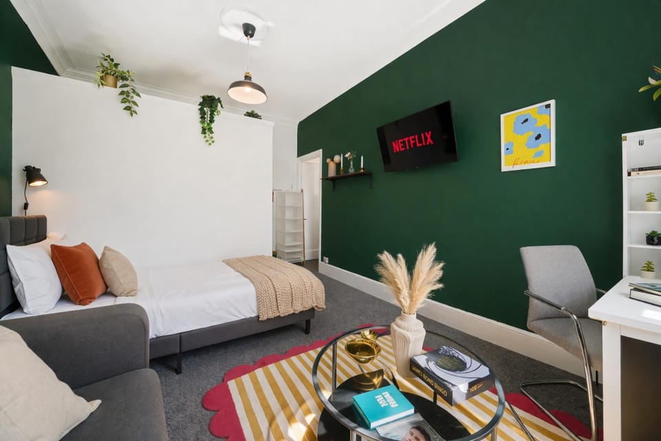TV and multimedia, Living room, Bedroom