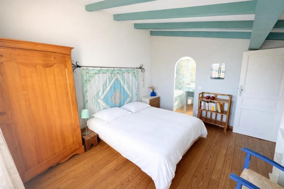 Bed, Photo of the whole room, Bedroom, wardrobe