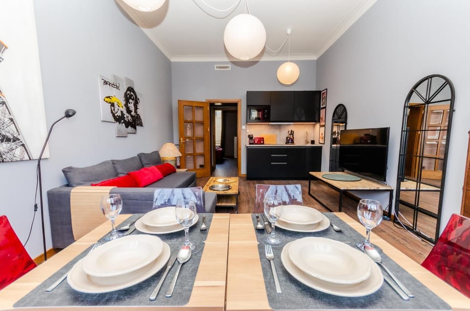 Elegante e Spaziosa per Gruppi e Famiglie, 2 Camere e 2 Bagni, nel cuore di Milano, con affaccio su Piazza Gramsci Apartment in Milan