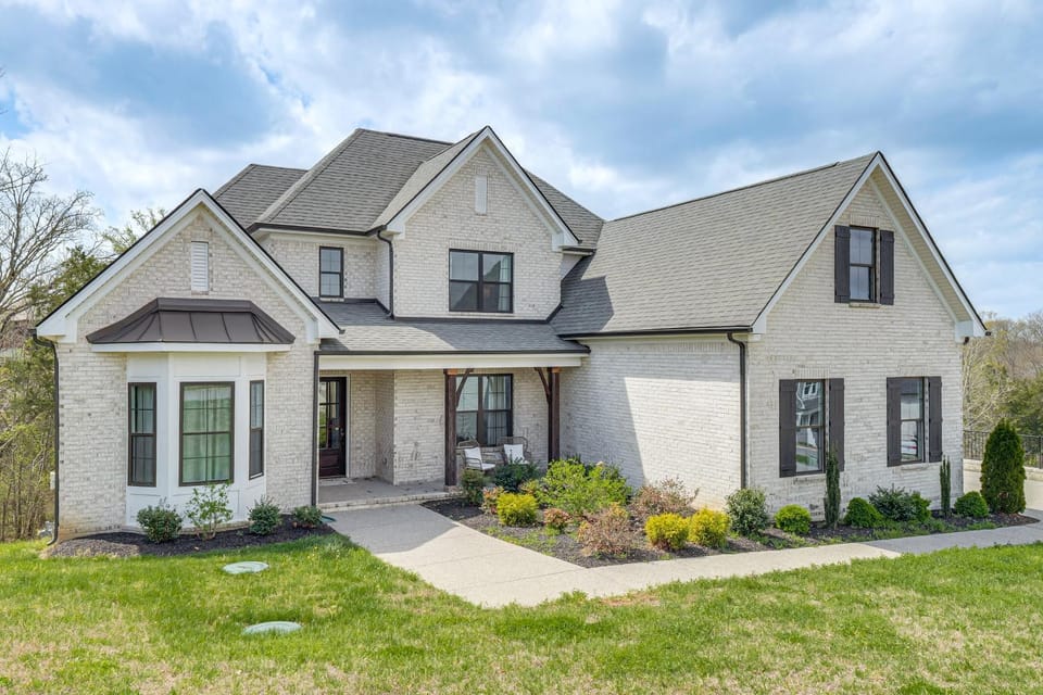 3 Mi to Old Hickory Lake! Luxe Family Getaway House in Mount Juliet