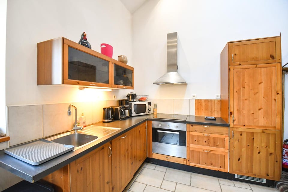 Coffee/tea facilities, stove, kitchen