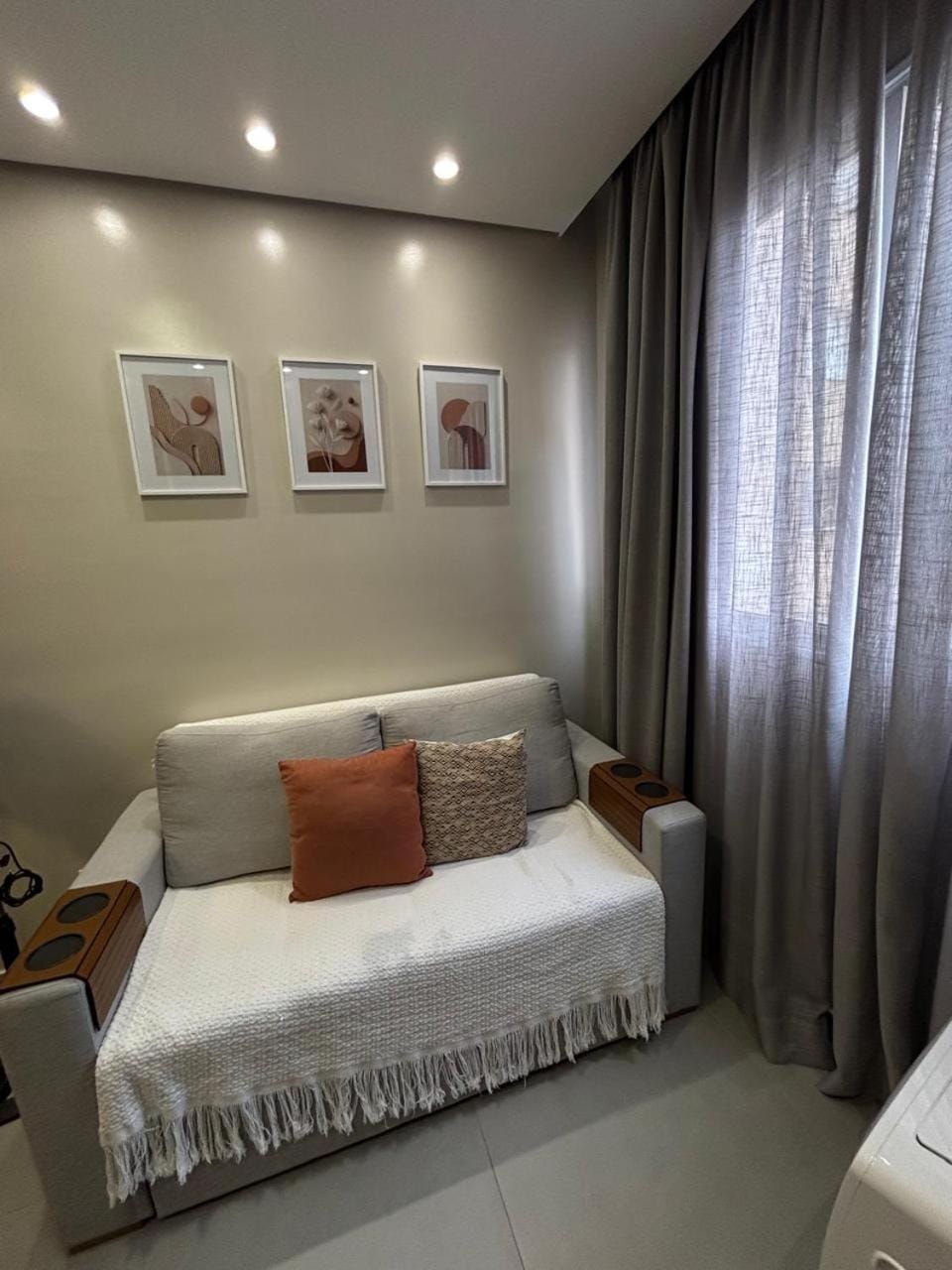 Bed, Living room