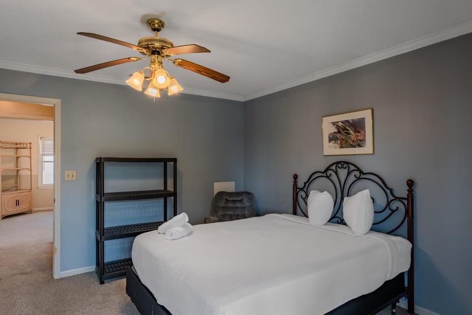 3 Bedroom Beach House! Quick Drive to Beach! 508A Rosemary Lane House in North Myrtle Beach