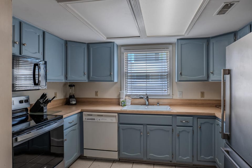 3 Bedroom Beach House! Quick Drive to Beach! 508A Rosemary Lane House in North Myrtle Beach