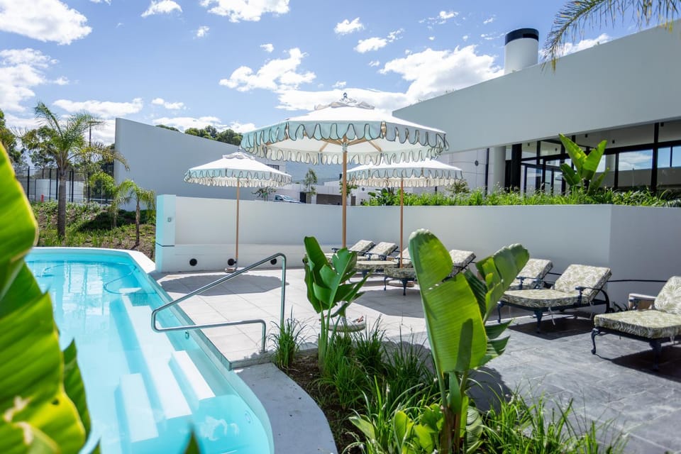 Swimming pool, sunbed