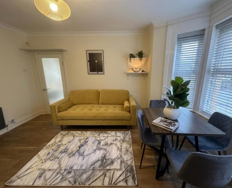 Heathfield Garden Retreat Apartment in Croydon