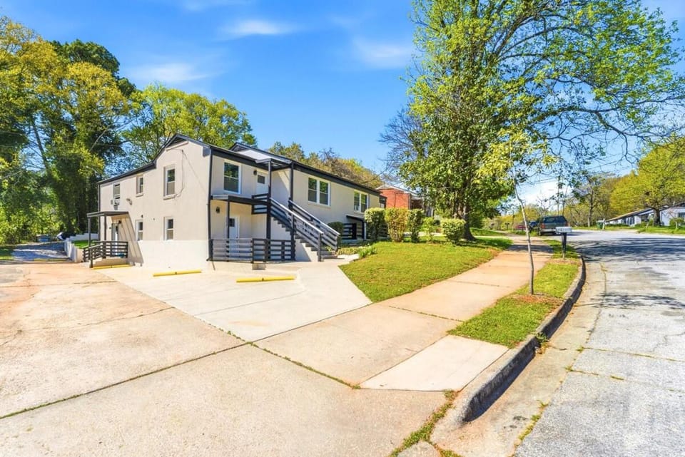 Comfortable 2 Bedroom Lounge Near Downtown Atl Sleeps 4 Free Parking Apartment in Atlanta