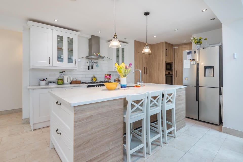 Luxurious 3BDR 3BATH Hounslow by the Airport House in Hounslow