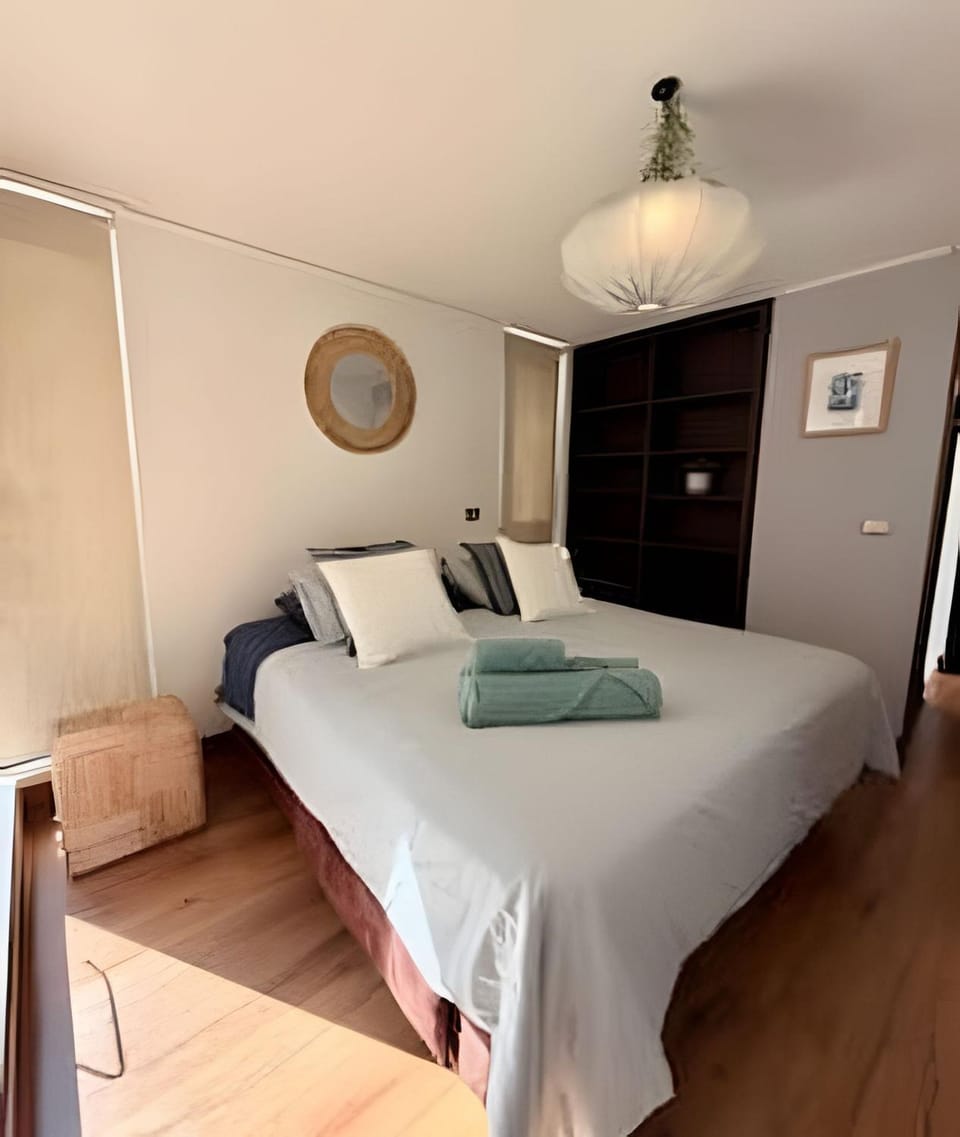 Comfort with parking and Wi-Fi Manquehue Metro Station Apartment in Las Condes