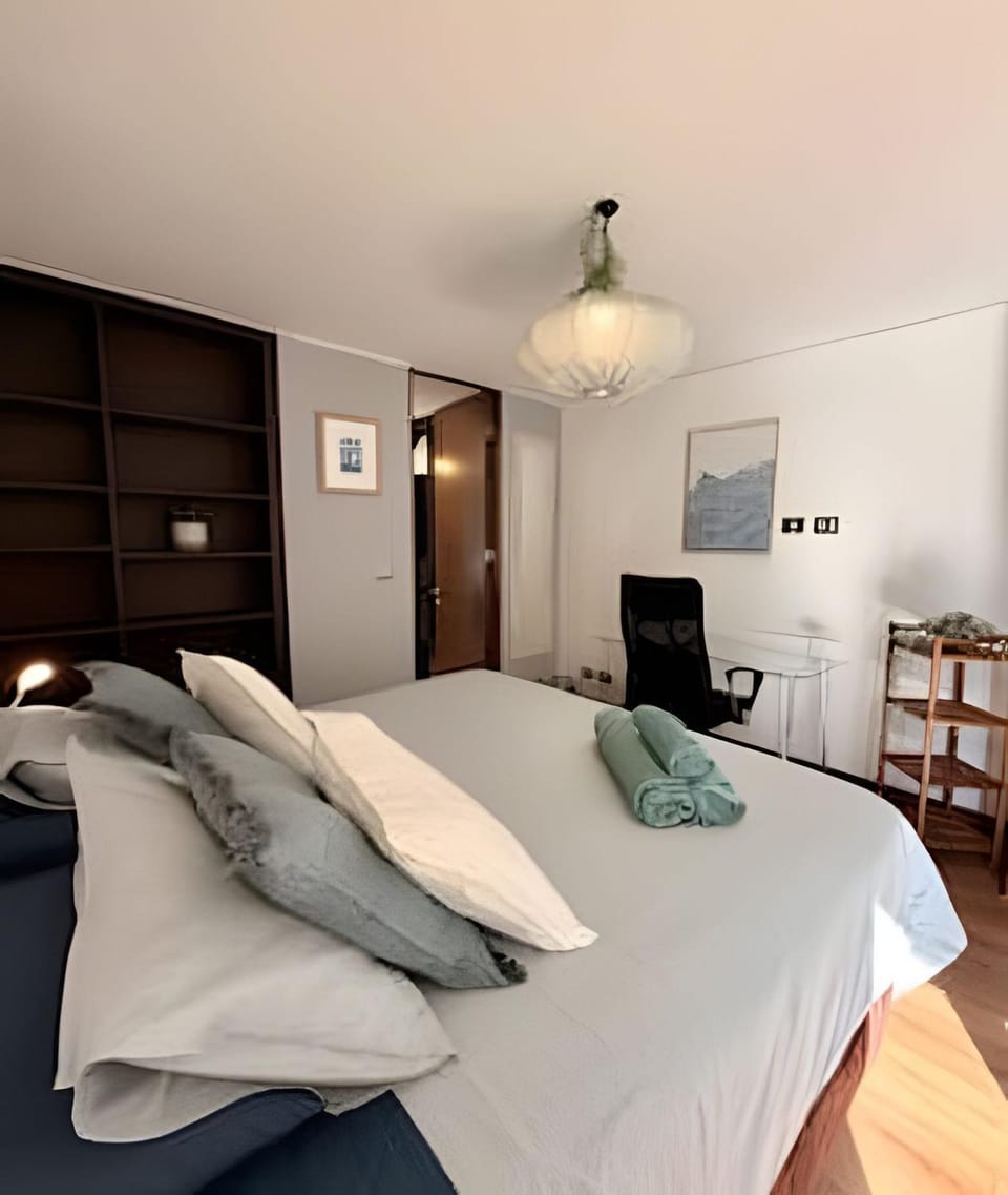 Comfort with parking and Wi-Fi Manquehue Metro Station Apartment in Las Condes