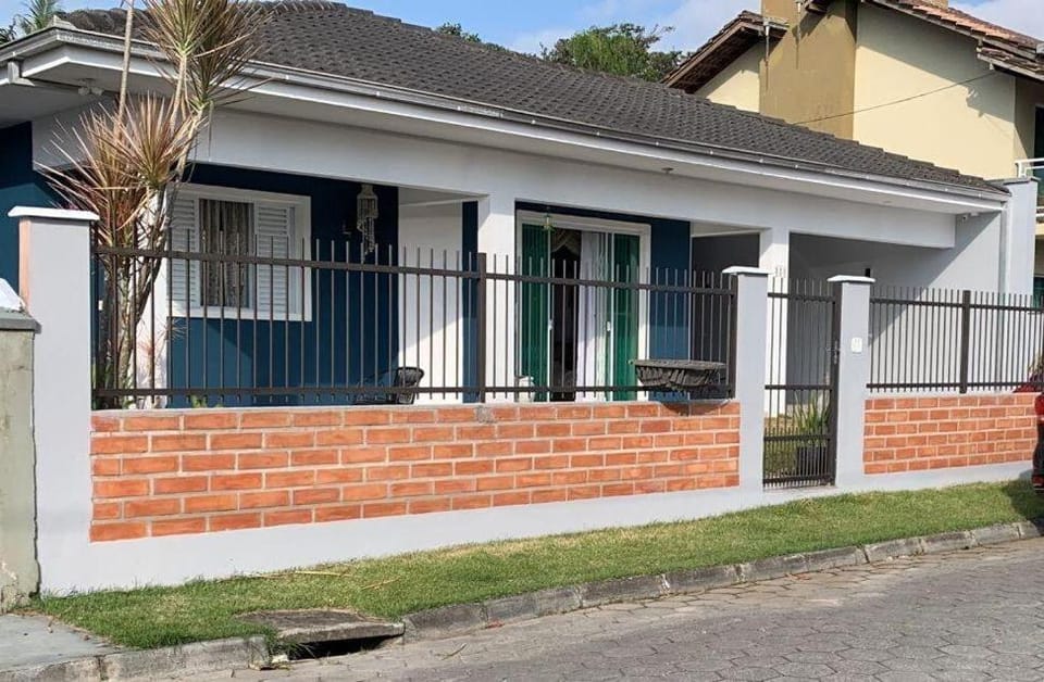 Casa Ubatuba 3 Quartos Verão PROMO Perto Mar SFS Ar Condicionado Wi-Fi House in São Francisco do Sul