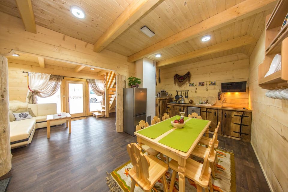 Day, Dining area