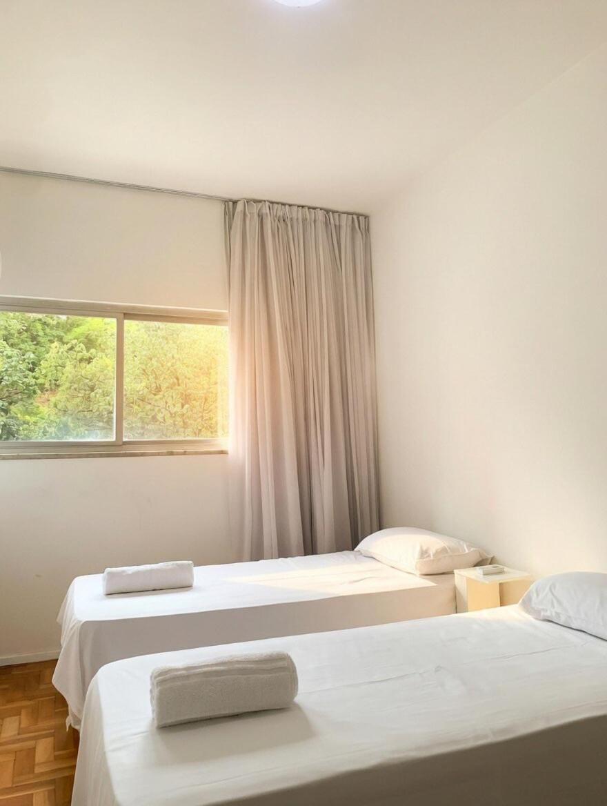 Colado na Barra e Ondina 400m da Praia Com Ar Apartment in Salvador