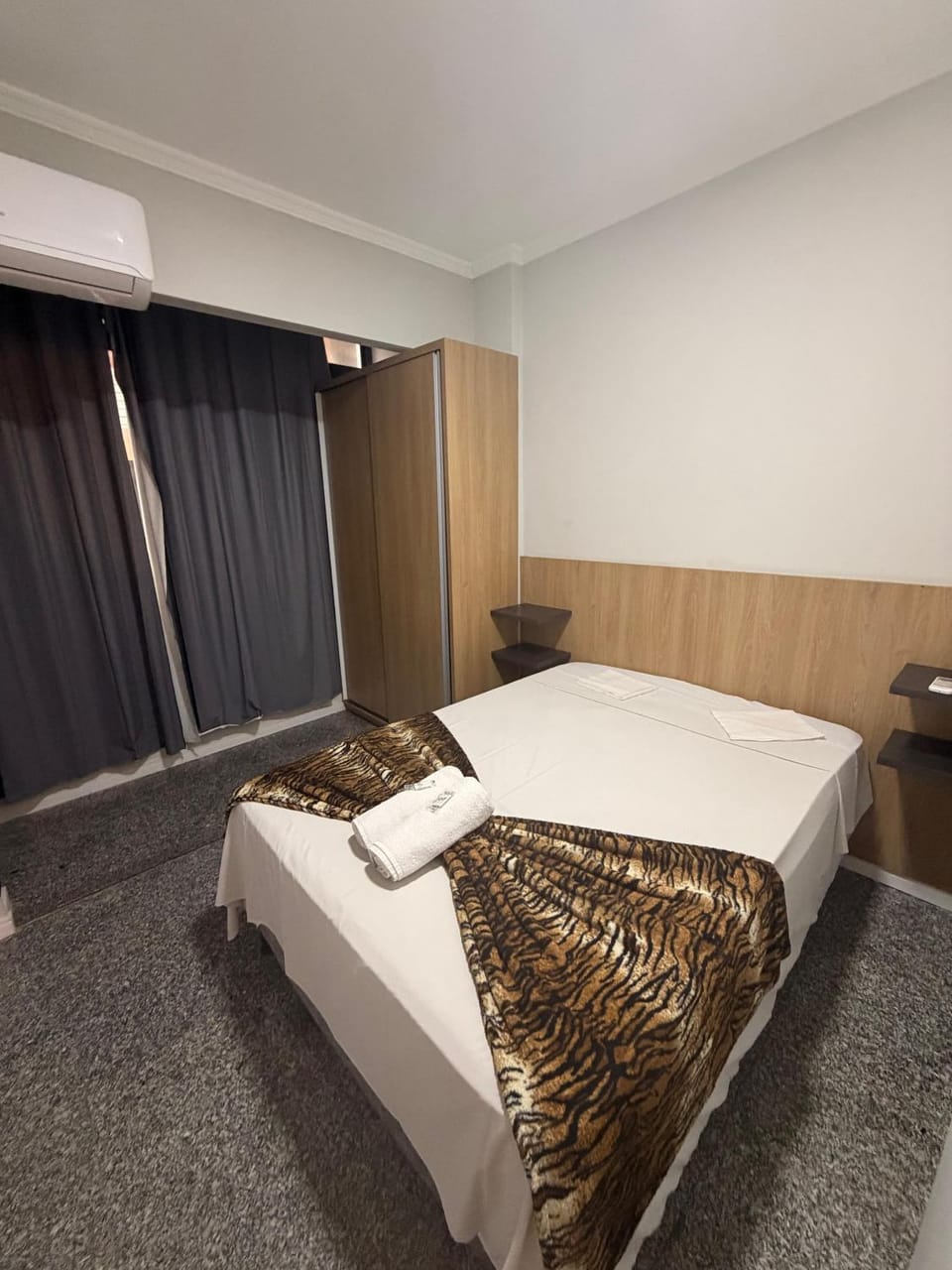 Bed, Bedroom, wardrobe, air conditioner