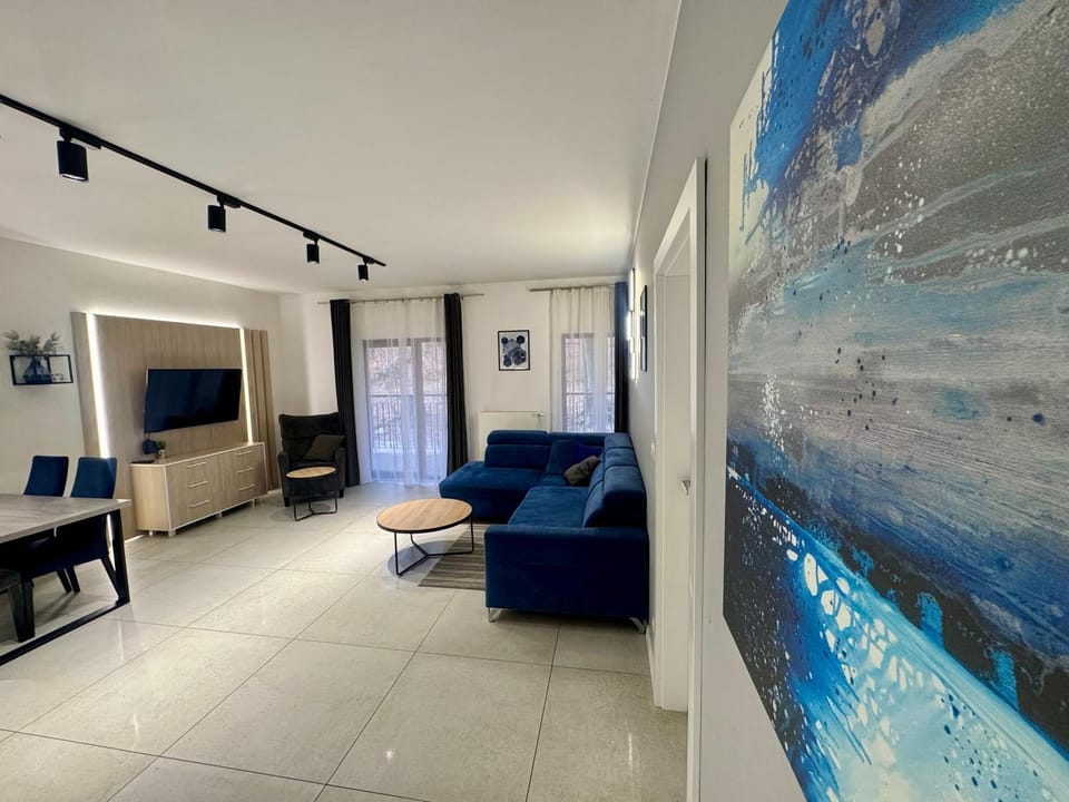 Communal lounge/ TV room, TV and multimedia, Living room, Seating area