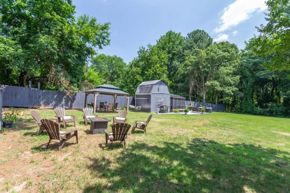 Private Luxury Retreat | 2 Suites, Sleeps 20 House in Severn