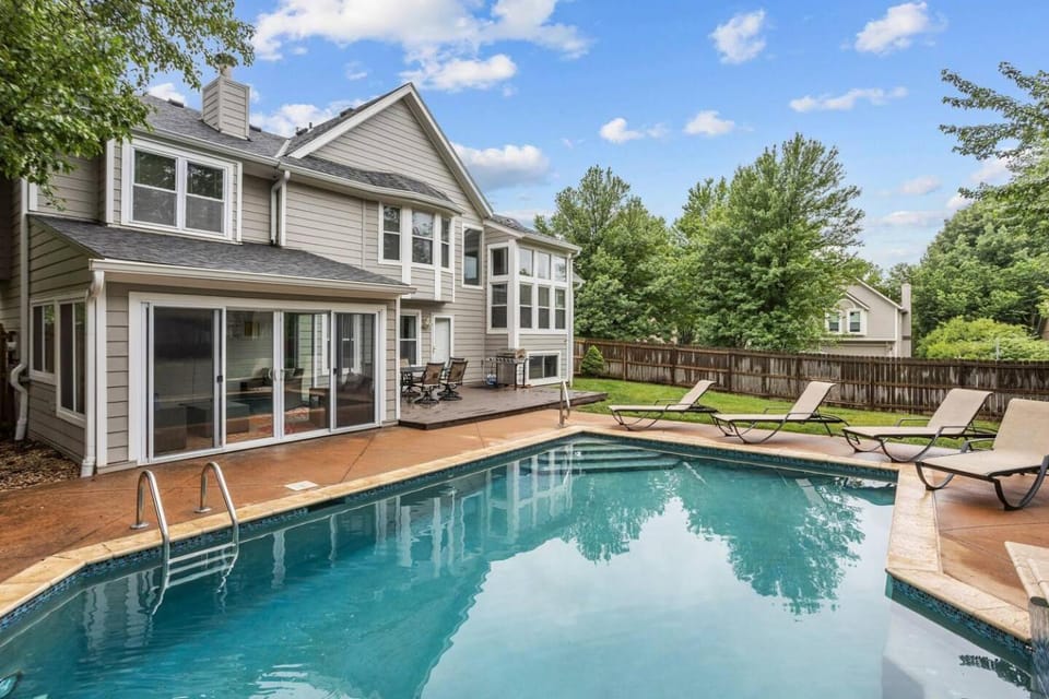 Spacious 5-Bed Home with Pool in Overland Par! 27 House in Overland Park