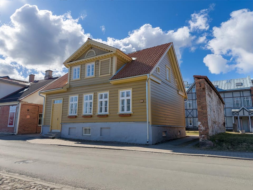Property building, Day, Street view