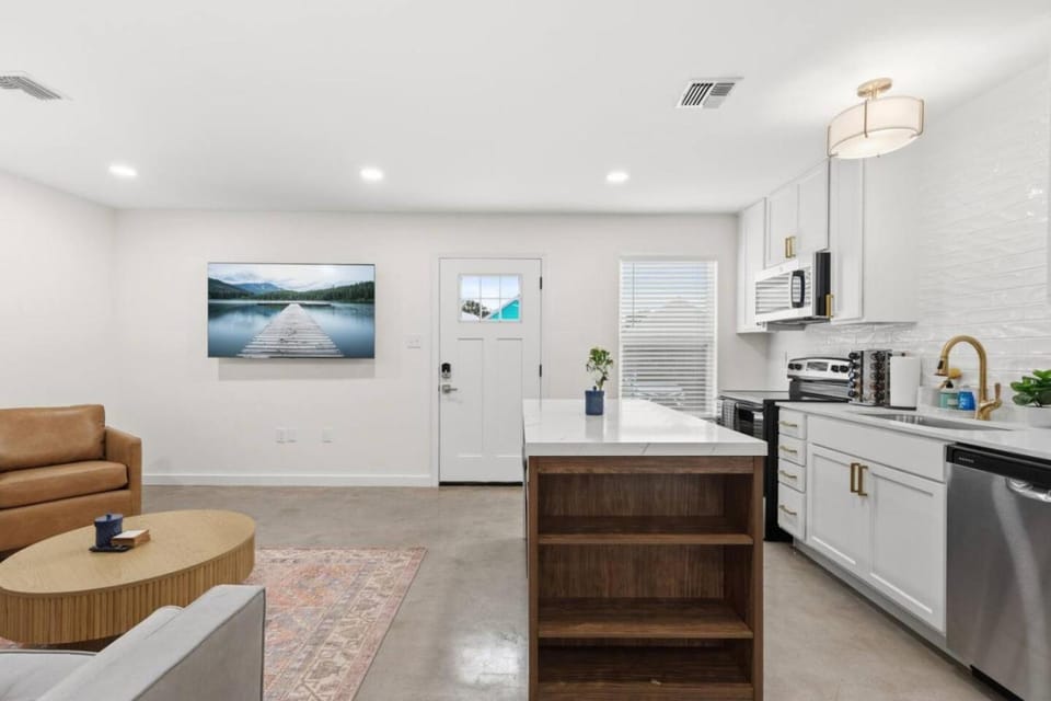 Kitchen or kitchenette, dishwasher, oven, pet friendly, stove, toaster