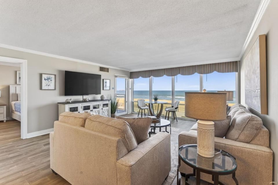 Oceanfront condo VB Apartment in Virginia Beach