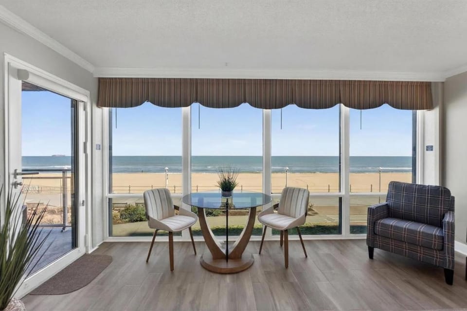 Oceanfront condo VB Apartment in Virginia Beach