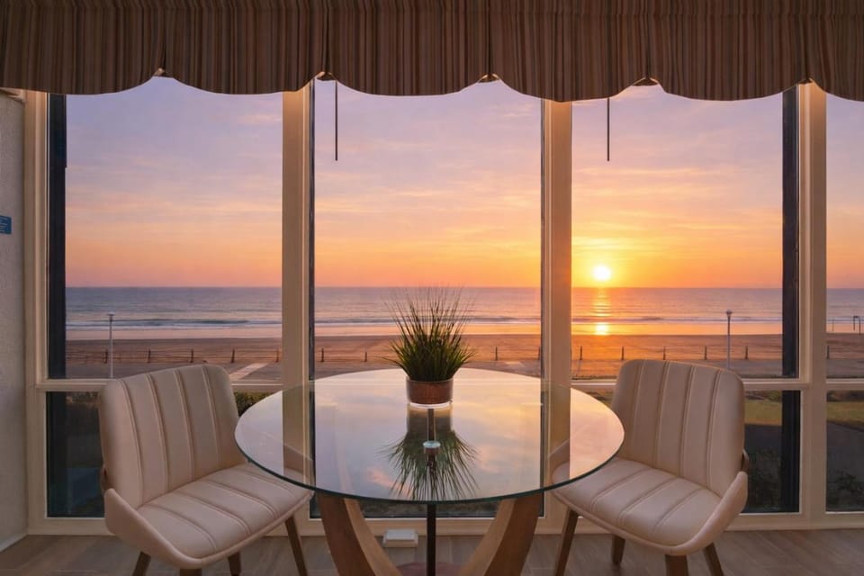 Oceanfront condo VB Apartment in Virginia Beach