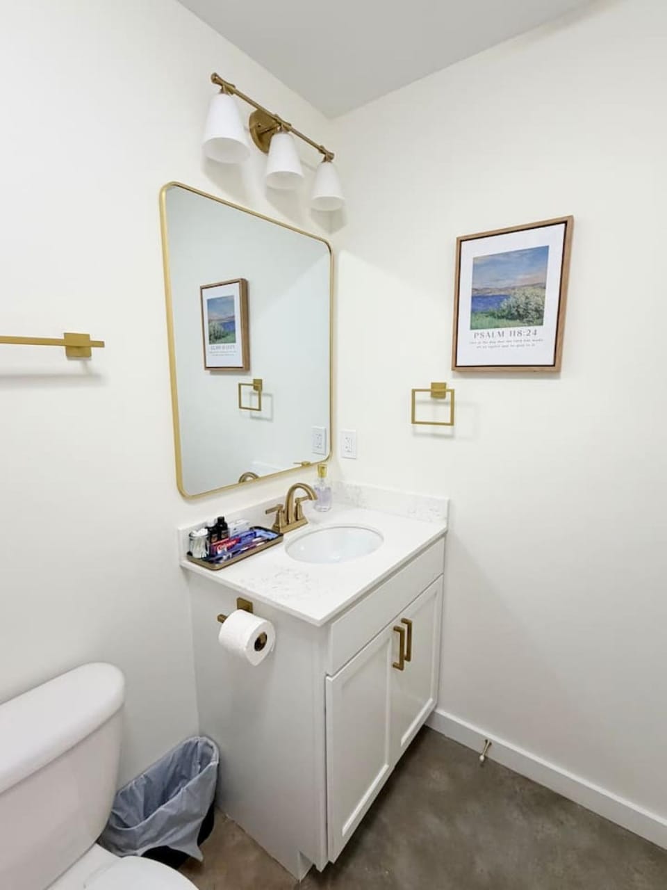 Toilet, Bathroom, towels