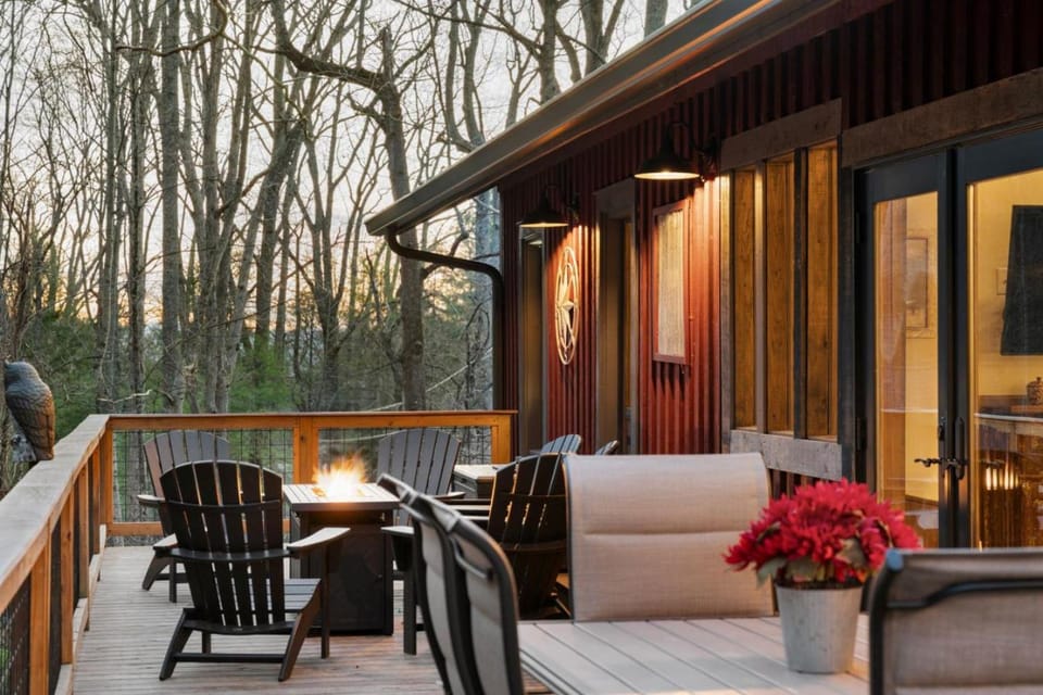 Apple Cider House - 10 min to Asheville, Creekside, Fire Table and Games Farm Stay in Asheville