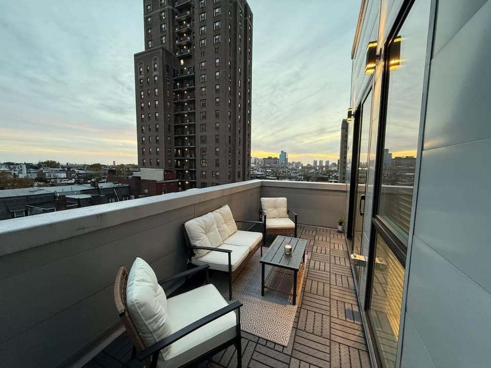 Private Balcony - Gorgeous Center City Bilevel Apt Apartment in Rittenhouse Square