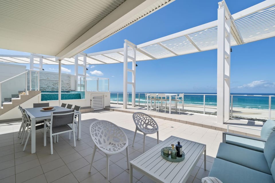 Kirra Beach Penthouse private rooftop and plunge pool Apartment in Bilinga