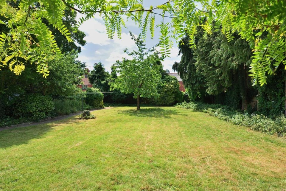 Spacious Gate 3BR City 5mins Walk Pets Welcome House in Hereford